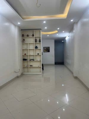 Cho thuê nhà Lạc Long Quân, thông sàn, thang máy, ô tô