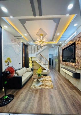Bán nhà 5 tầng Thái Thịnh, Đống Đa, 8.38 tỷ