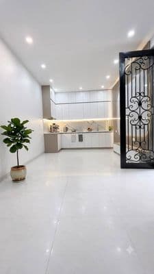 Nhà 5 tầng Đội Cấn, 10.X tỷ, gần phố