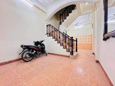 Cho thuê nhà nguyên căn 4 tầng Khương Thượng, Đống Đa