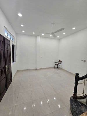 Cho thuê nhà riêng Sát Mặt Phố Trần Khát Chân 100m x 2.5 tầng