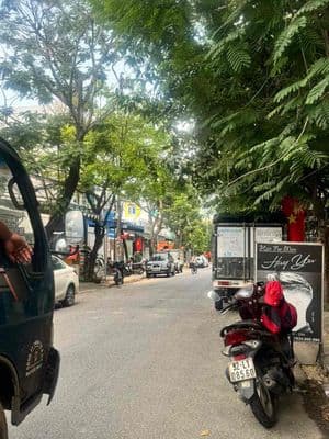 *Cho thuê nhà 2 tầng, đường Nguyễn Xí, gần Hồ Quý Ly, giá thuê 11tr/th