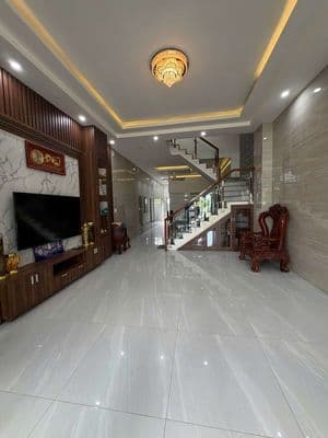 Cho thuê nhà 3 tầng mặt tiền đường Đinh Đức Thiênj, full nội thất