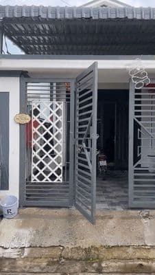 Nhà cấp 4 đầy đủ nội thất cách QL 13 có vài trăm mét , DT100m2 full TC