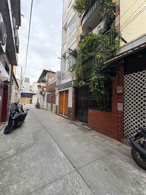 Cho thuê nhà Hẻm Xe Hơi - Đường Hòa Hưng, P.12, Q.10 - 3.5m x 15m.