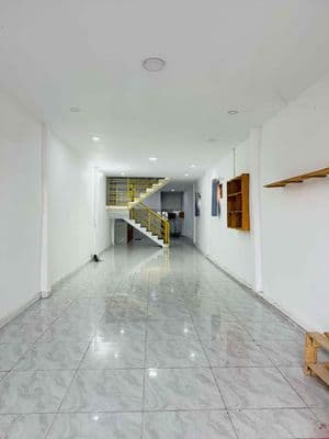 Nhà 4x25 3pn(sân xe hơi )sẵn máy lạnh giá 6,5 triệu