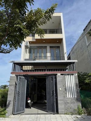Cho thuê nhà 3 tầng đẹp: đường hói kiểng - 4 phòng - 4wc