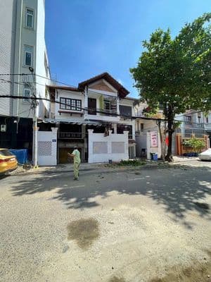 Cho thuê nguyên căn 24/1 Hoàng Dư Khương. DT: 7 x 20m, hầm, 2 lầu, ST.