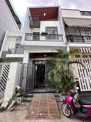 Nhà lầu 2 phòng full nội thất gần Vincom Hùng Vương