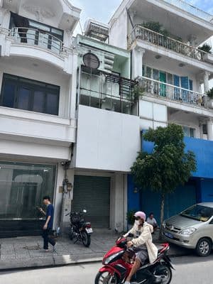 Cho thuê nhà mặt tiền đ.quang trung 3 tâng_mặt tiền vị trí đẹp