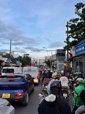 cho thuê nhà nguyên căn mặt tiền kinh doanh ngay Đại Học