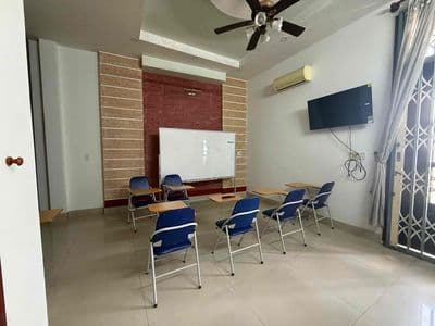cho thuê nguyên tầng 4 phòng và 3 phòng vệ sinh!