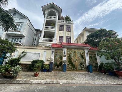 Villa sân vườn q7! có hầm 3 tầng- 6pn- full nội thất!