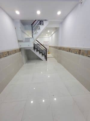 Nhà sát MT Trần Minh Quyền, 3pn 3wc mới đẹp có máy lạnh 12tr