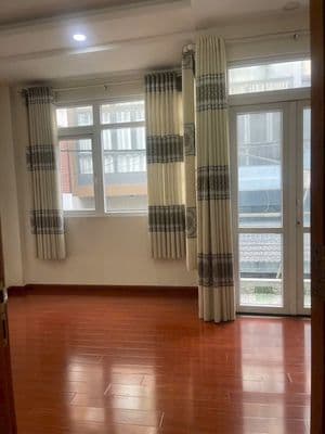 Nhà 1 trệt 1 lầu gần ngã tư ga Q12 hẻm xe hơi