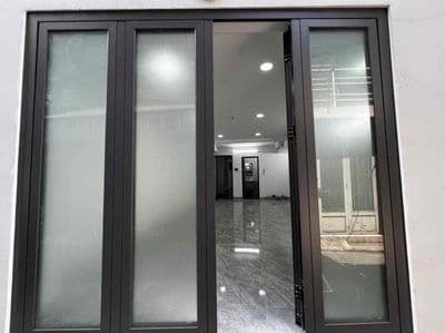 Mặt Bằng Kinh Doanh có nhà vệ sinh và lối đi riêng