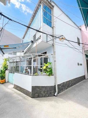 Lô góc ngang 5m BÌNH THẠNH 2 tầng gần 40m2, gần mặt tiền đường chỉ hơ