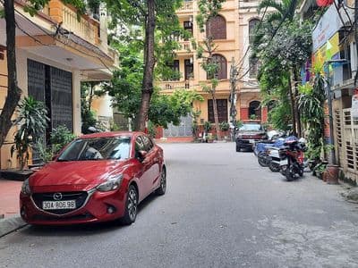 Bán nhà đẹp ngã tư sở - 5 tầng thang máy - 2 thoáng - full đồ ở luôn