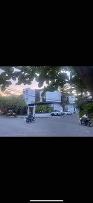 Nhà lô góc 2 mặt tiền, 2 tầng , dtsd: 410m
