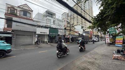 Nhà MT KD 637B Âu Cơ, DT: 6 x 16m - 3 Lầu ( 8 PN ) giá: 26,5 tr/ tháng