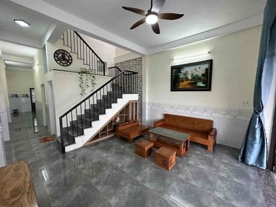 Cho Thuê nhà 2 tầng(140m2 sàn): 3 ngủ, 2WC, đường 10m5 lề 5m
