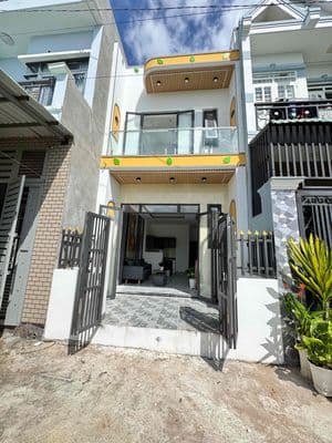 Nhà chính chủ mới xây cần bán, giá 680triệu, gần chợ gần ngã e Mỹ Hạnh