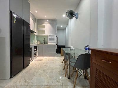 Chính chủ gửi cho thuê nhà 2Pn 2Wc hẻm xe hơi gần Q1, Full NT