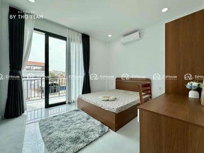 CHDV full nội thất 2pn ban công, cửa sổ cực rộng ngay sân bay TSN