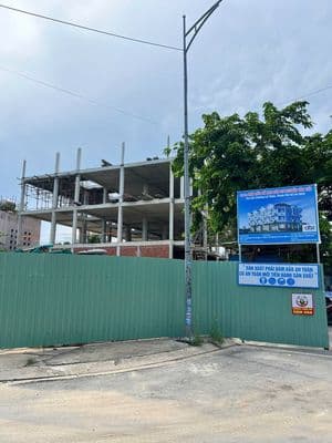 Nhà phố xây dựng sẵn 1 trệt 2 lầu diện tích 118m2, vị trí kdc an ninh