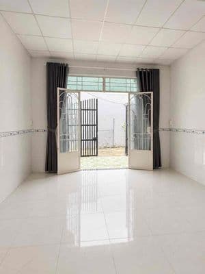 Ngay Nguyễn duy Trinh nhà C4 73 m2 , long trường , chủ kẹt cần bán gấp