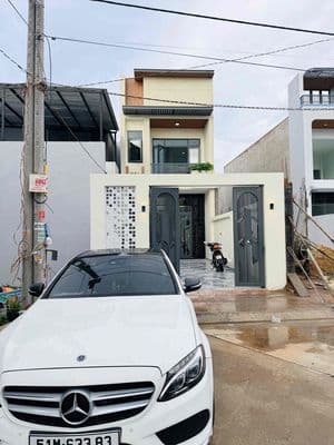 nhà dt lớn ngay kcn cầu tràm cách dt826 100m..cách chợ bình chánh 5km