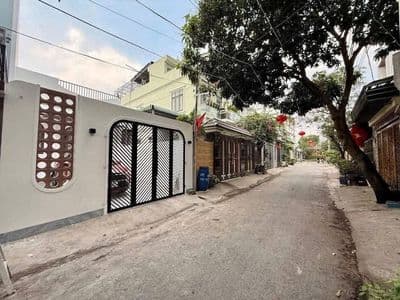 Nhà Phú Hòa, Bình Dương, ô tô đậu tận sân