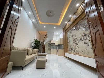 Bán nhà 5 tầng 36m2 Hai Bà Trưng, có sân để 10 xe máy