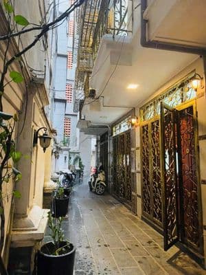Cho thuê nhà full đồ 35m2 x 5 tầng, ngõ 1081 Hồng Hà