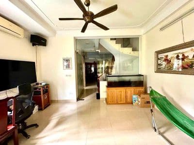 Cho thuê nhà phố Cầu Am, Vạn Phúc, 50m2, 4.5 tầng