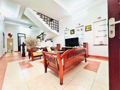 Nhà nguyên căn 3 tầng 49 Thúy Lĩnh, gần HUBT, UNETI