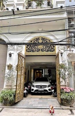 Cho thuê nhà 45m2 x 8 tầng mặt tiền 7m, có gara ô tô, thang máy