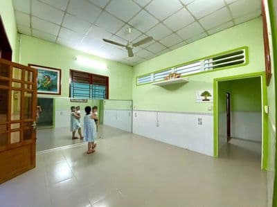 Nhà sổ hồng riêng ngang 14m sát trường Tiểu học Bình Hòa
