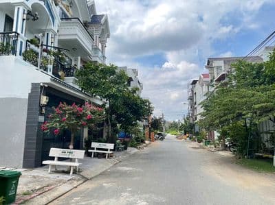 Kẹt tiền bán lô góc đường bưng ông thoàn quận 9