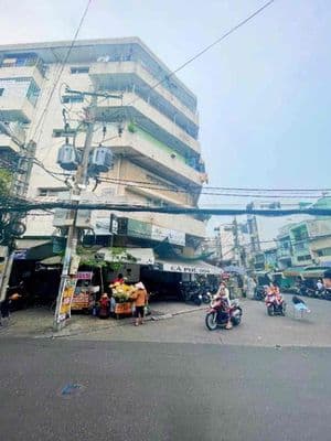 Bán chung cư đường đoàn văn bơ. giao thông thuận tiện để đi lại.