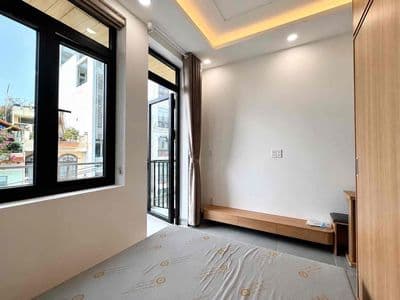Studio Ban Công, Thang Máy nhà mới 100% ở Quận 5