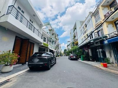 đường nhựa 8m buôn bán kinh doanh giáp quận 10 DT:3,5x12 trệt 3 lầu st