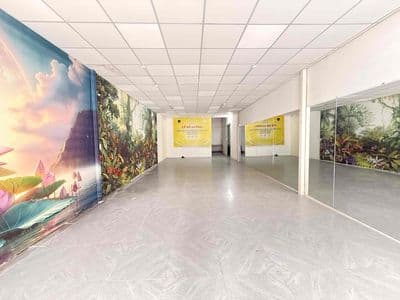 Cho thuê nhà rộng 100m đường 20m quận 7
