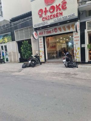 mặt tiền hoa cúc buôn bán đông đúc.