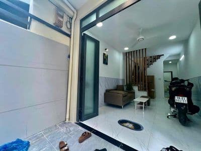 Nhà Đẹp Full Nội Thất P5: 3.7mx13.5m ,3pn (có 1pn dưới trệt) 2wc
