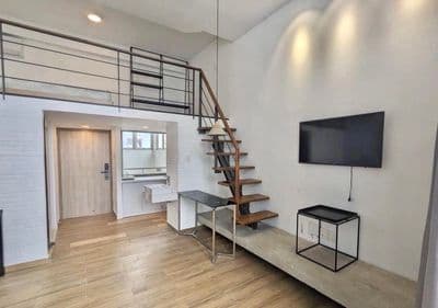 Ưu Đãi CỰc Sốc Dành Cho Chiếc Phòng Có Gác Ngay Ngã Tư Hàng Xanh