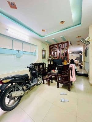 Nguyễn khánh toàn, cầu giấy dt 40m, 5 tầng, mt 3,6m, giá 11 tỷ ngõ ôtô