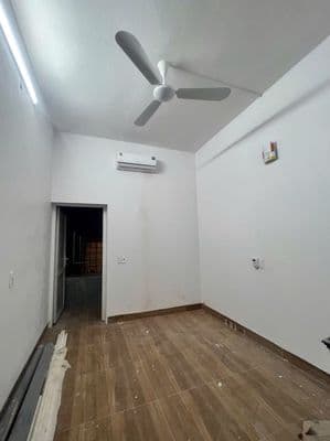 Cho thuê tầng 1 + 2 Nhà mặt hồ Đống Đa