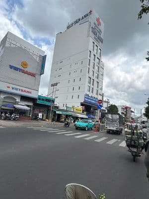 Tôi bán gấp nhà 4lau,MT Phạm Hùng,Q8,giá ngộp đầu tư,5.5x17m,16ty