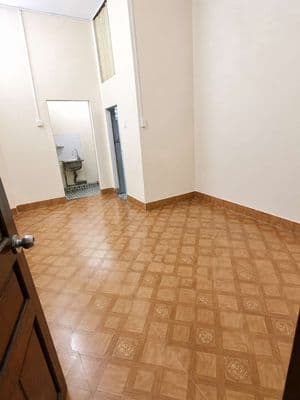 Nhà cho thuê tầng trét 2pn giá 5tr